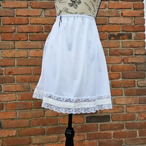 Vintage Mel Lin Lace Hem Nylon Slip Skirt – Made in USA – Size M (S/M Fit)